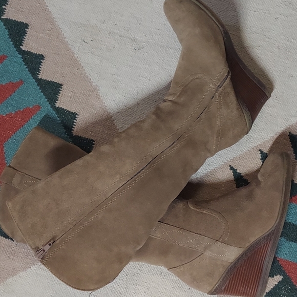 White Mountain Shoes - White Mountain Suede Boots with inside zipper